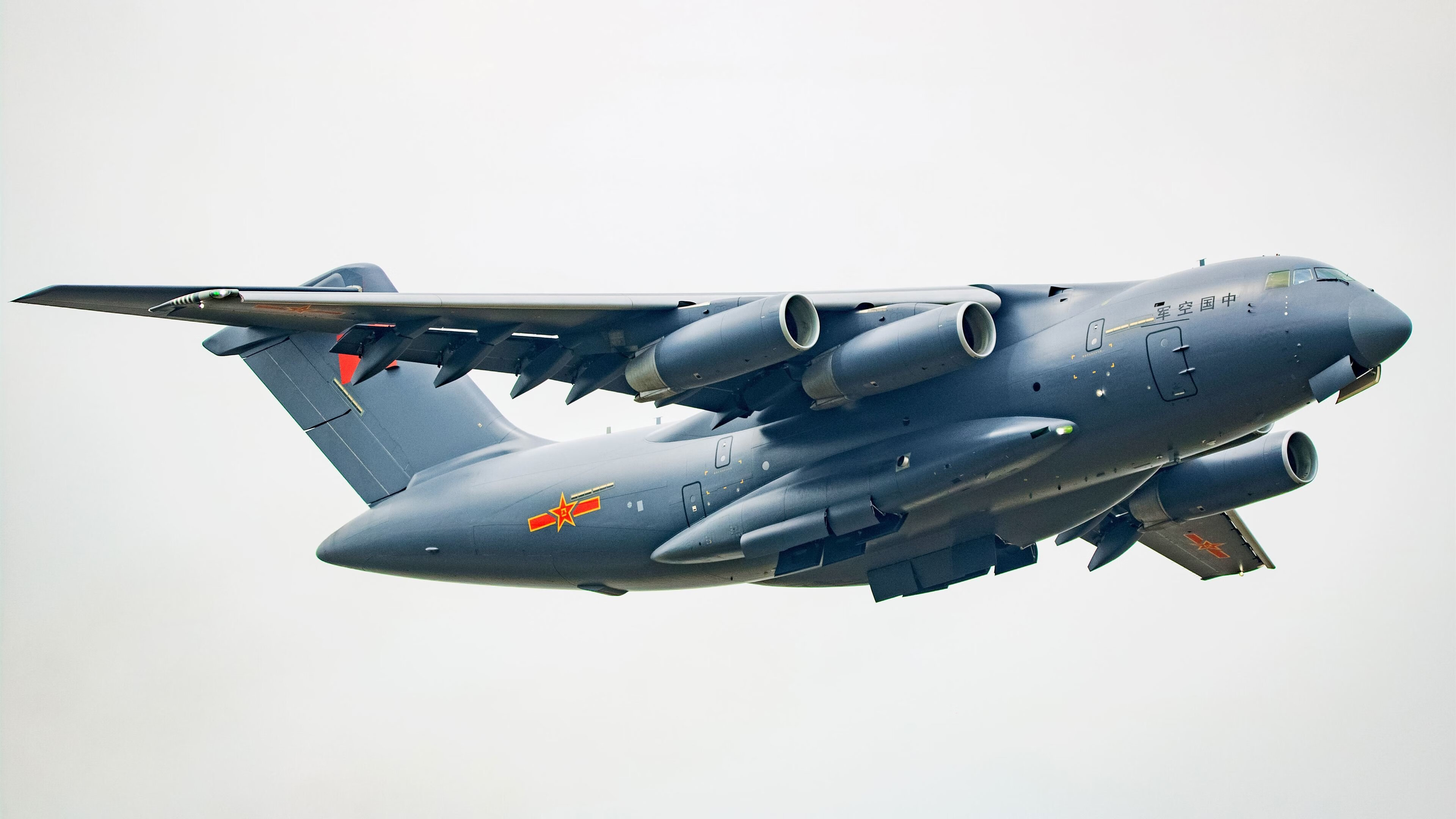 乌拉圭中锋梅开二度，带领球队取胜，乌拉圭中场厉害的球员