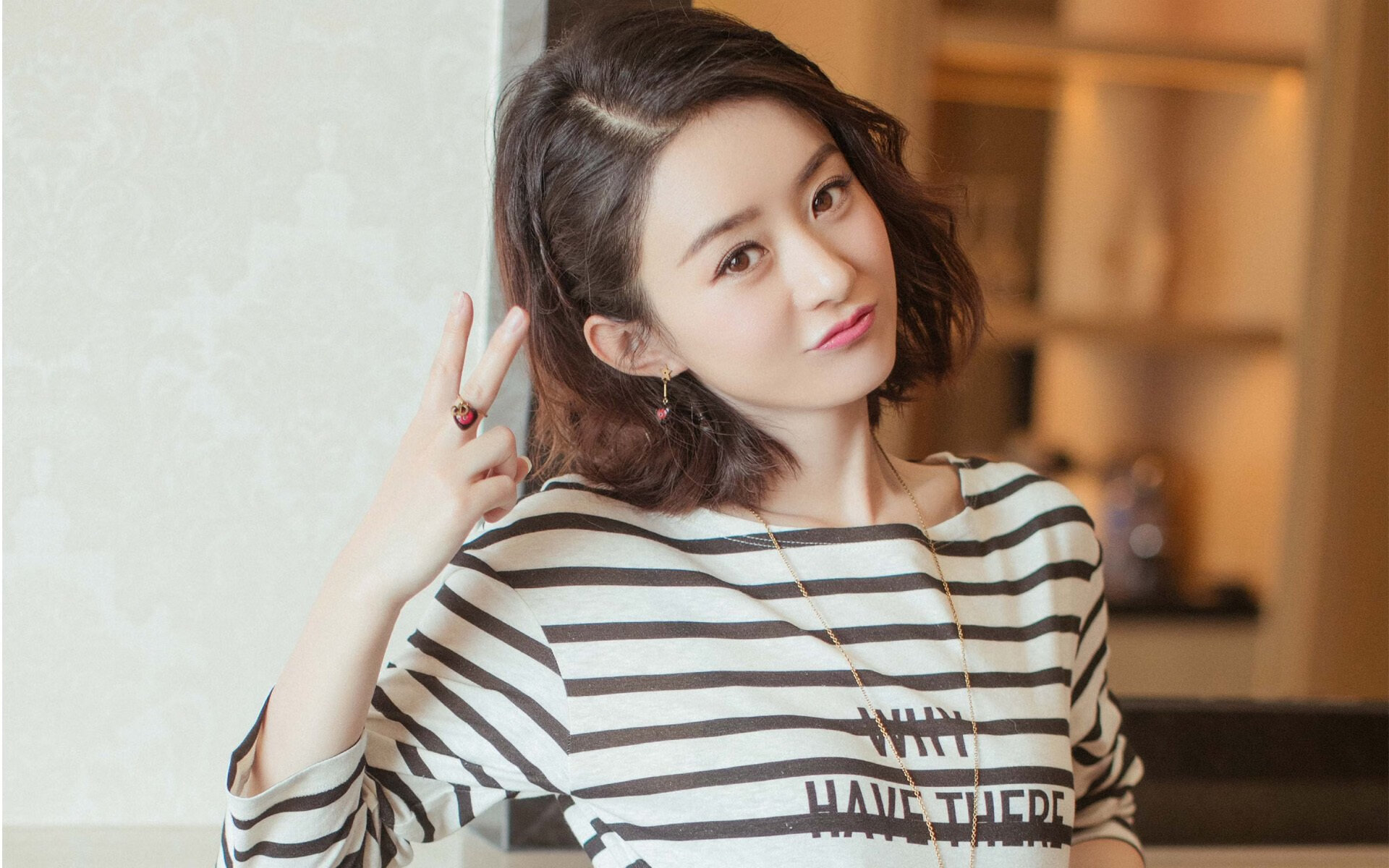 奥格斯堡主场1-0战胜沃尔夫斯堡，保级关键三分，奥格斯堡主客场球衣