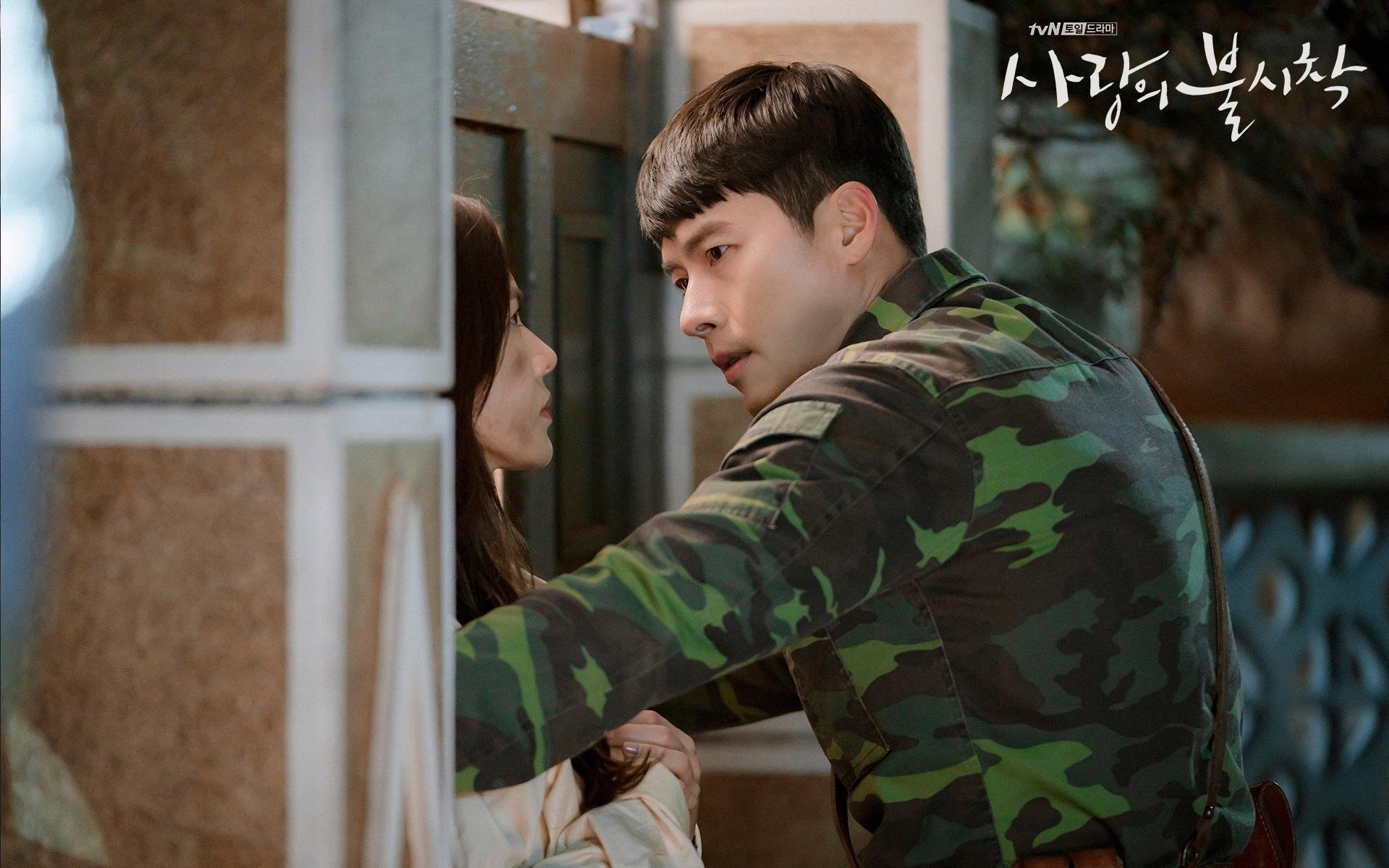 德甲高空轰炸：精彩头球瞬间令人拍案叫绝，德甲空场